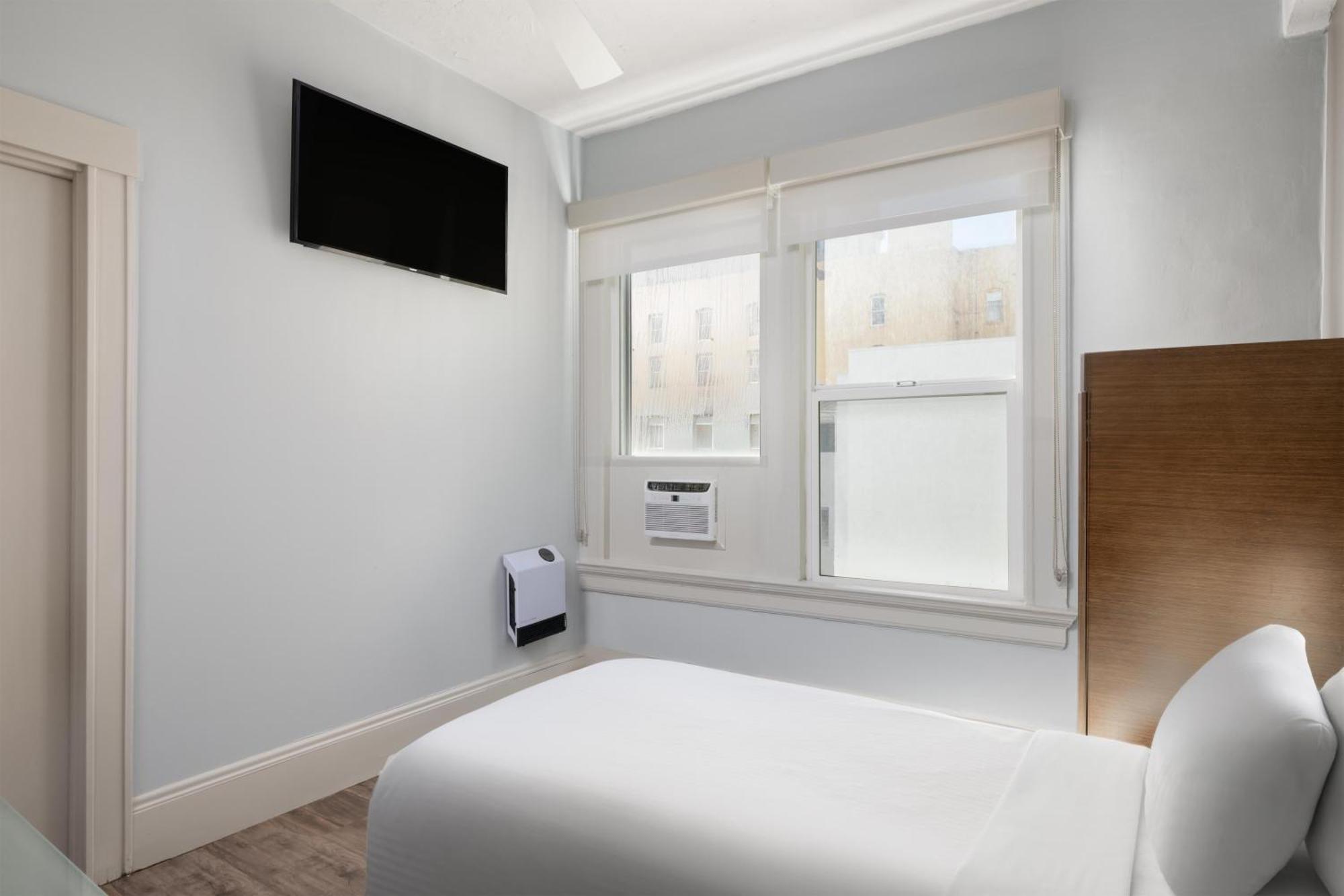 Single Room Roll Shower Work Desk Mobility Access or Non-Smoking