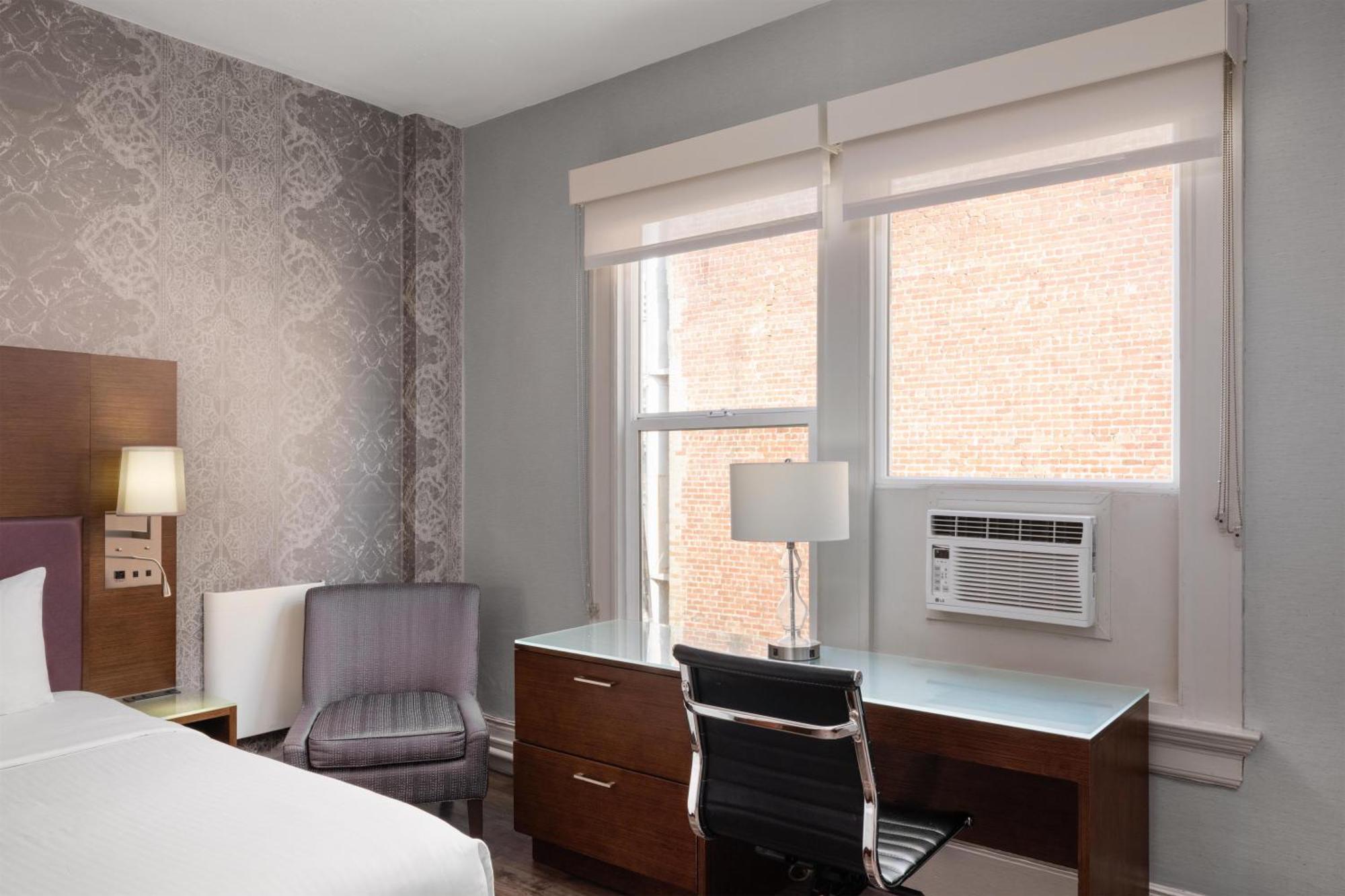 Deluxe Queen Room